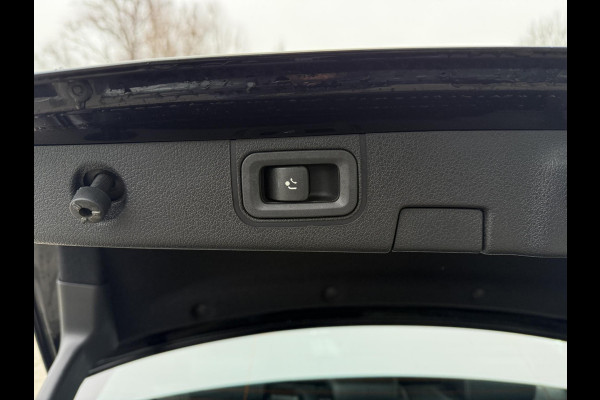 Mercedes-Benz A-Klasse Aut. 180 Sol. Luxury Line | Trekhaak | Camera | Navi |