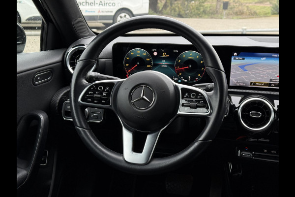 Mercedes-Benz A-Klasse Aut. 180 Sol. Luxury Line | Trekhaak | Camera | Navi |