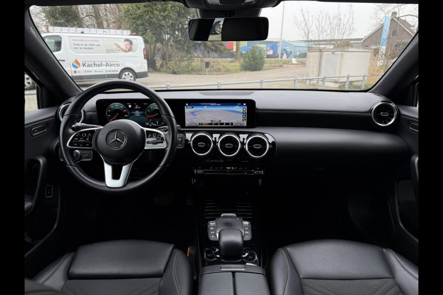 Mercedes-Benz A-Klasse Aut. 180 Sol. Luxury Line | Trekhaak | Camera | Navi |