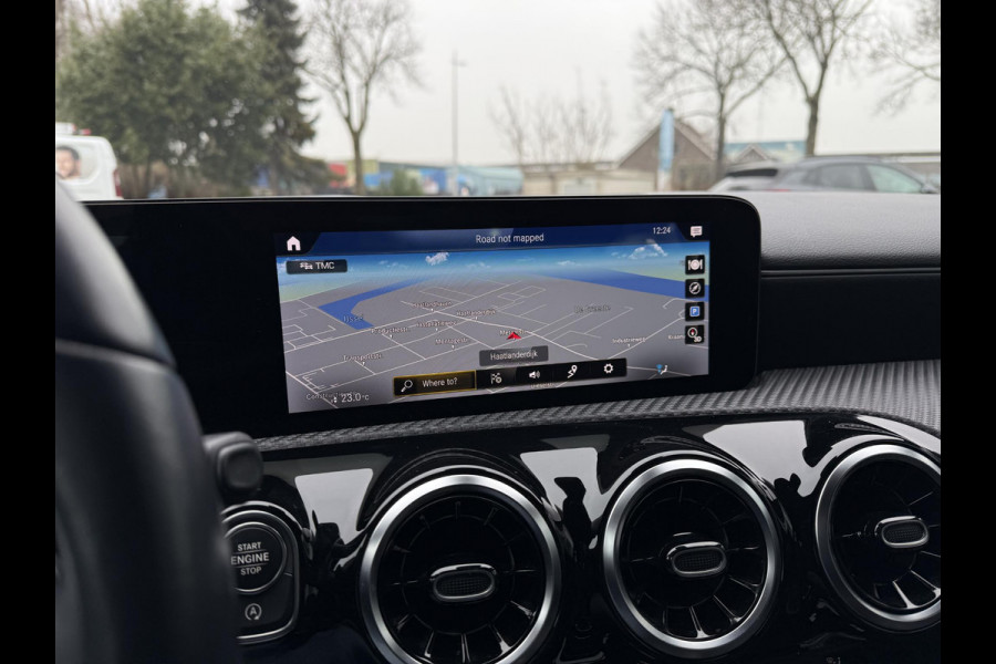 Mercedes-Benz A-Klasse Aut. 180 Sol. Luxury Line | Trekhaak | Camera | Navi |