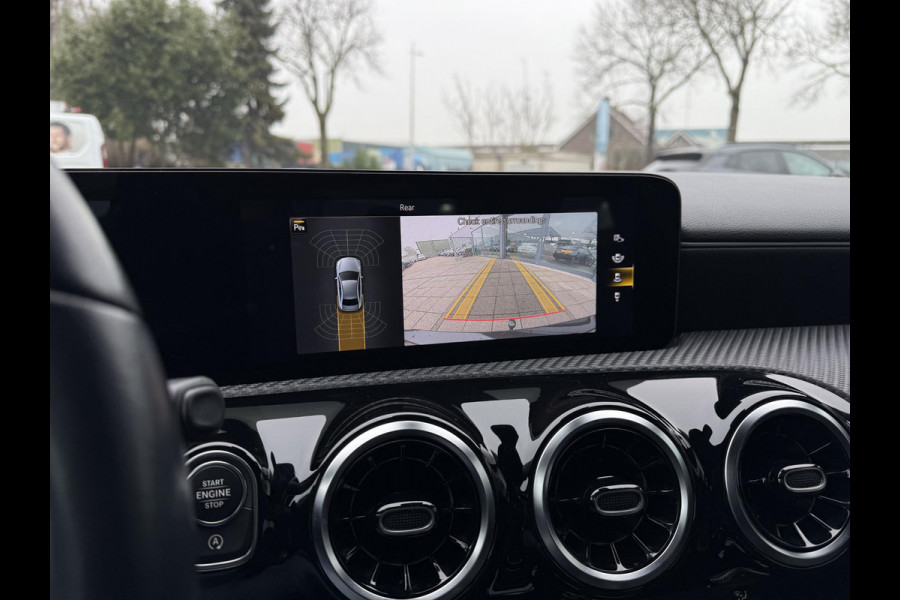 Mercedes-Benz A-Klasse Aut. 180 Sol. Luxury Line | Trekhaak | Camera | Navi |