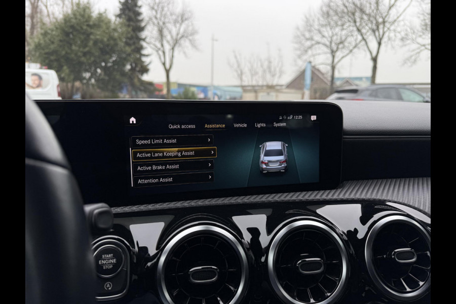 Mercedes-Benz A-Klasse Aut. 180 Sol. Luxury Line | Trekhaak | Camera | Navi |