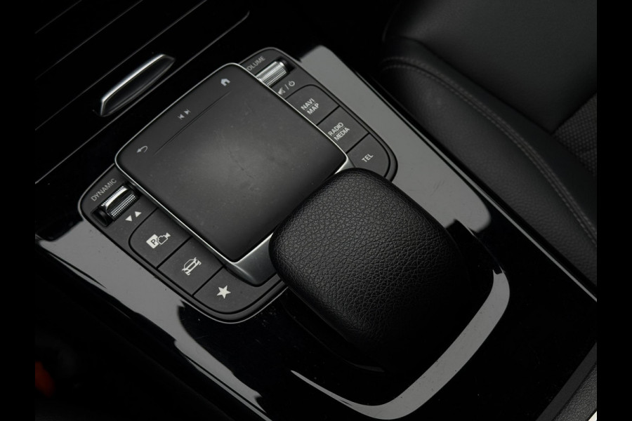 Mercedes-Benz A-Klasse Aut. 180 Sol. Luxury Line | Trekhaak | Camera | Navi |