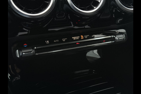 Mercedes-Benz A-Klasse Aut. 180 Sol. Luxury Line | Trekhaak | Camera | Navi |