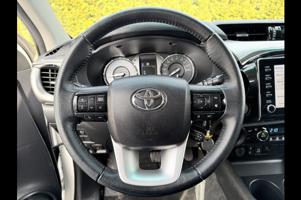 Toyota Hilux 2.4 D-4D AUTOMAAT / 4x4 / 1e EIG. / 3.500 KG AHG / CAMERA / TREKHAAK / ECC / CRUISE / CARPLAY