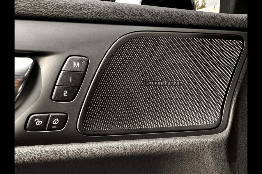 Volvo V60 2.0 T8 Twin Engine AWD R-Design | Pano | 360 Cam | H&K | Luxury Line | HUD | occasion