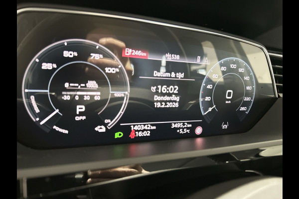 Audi e-tron 50 quattro Business edition Plus 71 kWh | Leder bekleding | Panoramadak | Super dikke uitvoering! Soh (batterijcheck) Waarde 93,1%