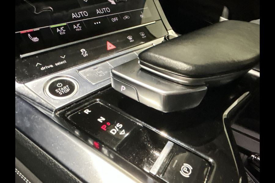 Audi e-tron 50 quattro Business edition Plus 71 kWh | Leder bekleding | Panoramadak | Super dikke uitvoering! Soh (batterijcheck) Waarde 93,1%