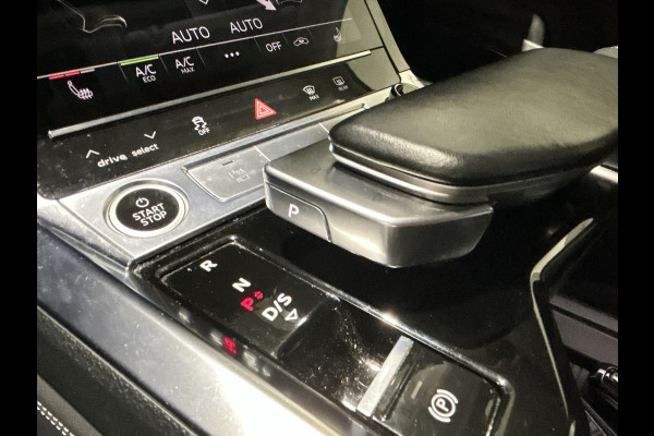 Audi e-tron 50 quattro Business edition Plus 71 kWh | Leder bekleding | Panoramadak | Super dikke uitvoering! Soh (batterijcheck) Waarde 93,1%