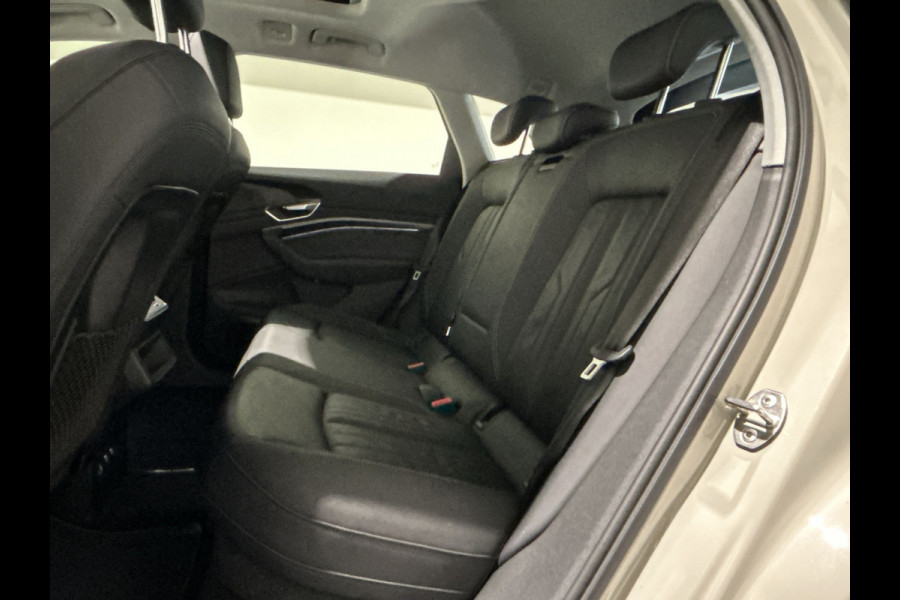 Audi e-tron 50 quattro Business edition Plus 71 kWh | Leder bekleding | Panoramadak | Super dikke uitvoering! Soh (batterijcheck) Waarde 93,1%