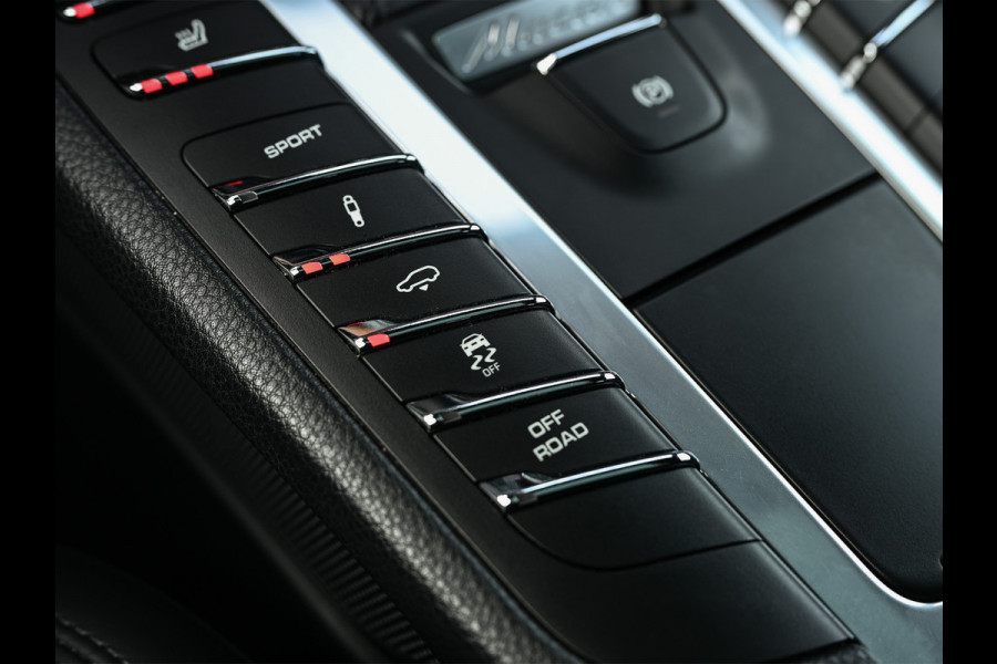 Porsche Macan 2.0 254PK | Panorama dak | Luchtvering | Trekhaak | RS Spyder Design Wheels | Stoelverwarming | Bose Sound