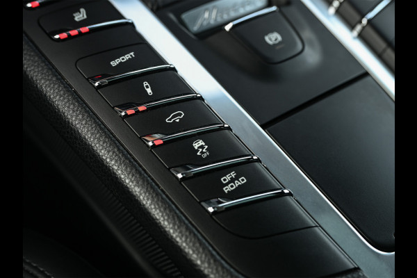 Porsche Macan 2.0 254PK | Panorama dak | Luchtvering | Trekhaak | RS Spyder Design Wheels | Stoelverwarming | Bose Sound