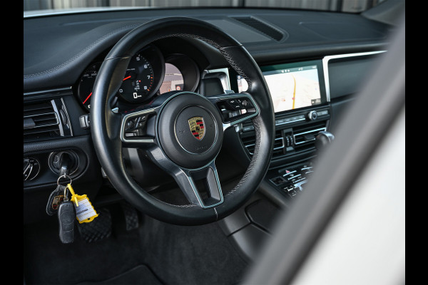 Porsche Macan 2.0 254PK | Panorama dak | Luchtvering | Trekhaak | RS Spyder Design Wheels | Stoelverwarming | Bose Sound