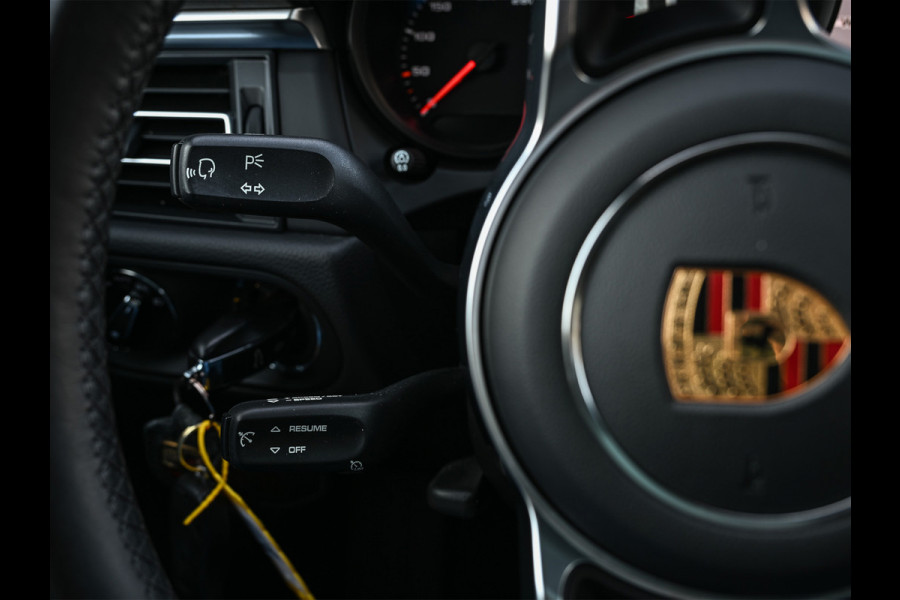 Porsche Macan 2.0 254PK | Panorama dak | Luchtvering | Trekhaak | RS Spyder Design Wheels | Stoelverwarming | Bose Sound