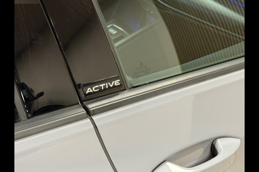 Volkswagen Golf 2.0 TDI DSG ACTIVE IQ LIGHT ACC LED PANO CAMERA PARKEERSENSOREN VOOR EN ACHTER STUURVERWARMING STOELVERWARMING