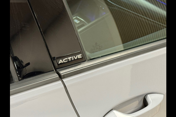 Volkswagen Golf 2.0 TDI DSG ACTIVE IQ LIGHT ACC LED PANO CAMERA PARKEERSENSOREN VOOR EN ACHTER STUURVERWARMING STOELVERWARMING