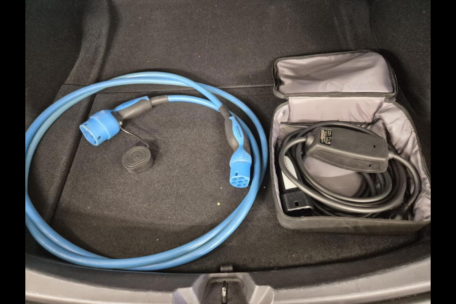 Tesla Model 3 Aut. Long Range Dual Motor AWD | SOH 89.7% | Autopilot | Panorama |