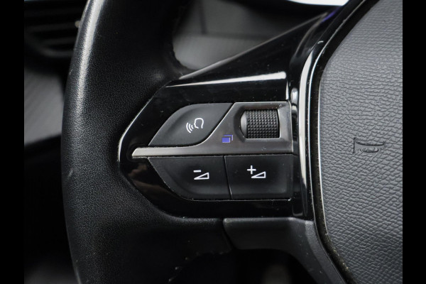Peugeot 2008 1.2 PureTech Allure Sport (APPLE CARPLAY,NAVI,CAMERA,GETINT,CLIMATE,CRUISE,ELEKTRISCH PAKKET,SPORTSTOELEN,LM VELGEN)