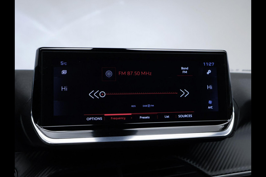 Peugeot 2008 1.2 PureTech Allure Sport (APPLE CARPLAY,NAVI,CAMERA,GETINT,CLIMATE,CRUISE,ELEKTRISCH PAKKET,SPORTSTOELEN,LM VELGEN)