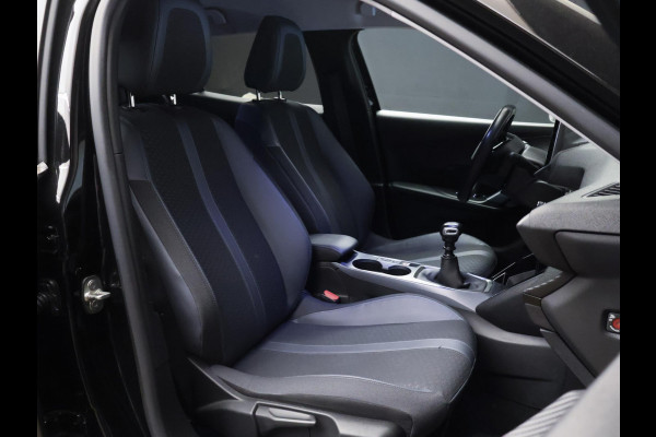 Peugeot 2008 1.2 PureTech Allure Sport (APPLE CARPLAY,NAVI,CAMERA,GETINT,CLIMATE,CRUISE,ELEKTRISCH PAKKET,SPORTSTOELEN,LM VELGEN)
