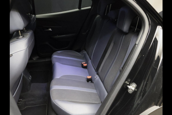 Peugeot 2008 1.2 PureTech Allure Sport (APPLE CARPLAY,NAVI,CAMERA,GETINT,CLIMATE,CRUISE,ELEKTRISCH PAKKET,SPORTSTOELEN,LM VELGEN)