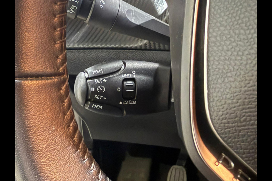 Peugeot 208 1.2 PureTech Allure Pack / Carplay/Cruise control / Led