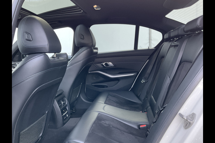 BMW 3-serie 320i Executive Edition M-Sport Automaat Pano 19 Inch Carplay NL-Auto Uitstraling!