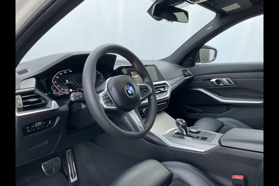 BMW 3-serie 320i Executive Edition M-Sport Automaat Pano 19 Inch Carplay NL-Auto Uitstraling!