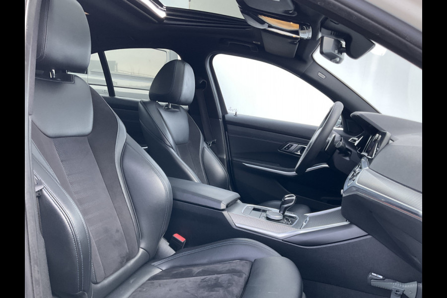 BMW 3-serie 320i Executive Edition M-Sport Automaat Pano 19 Inch Carplay NL-Auto Uitstraling!