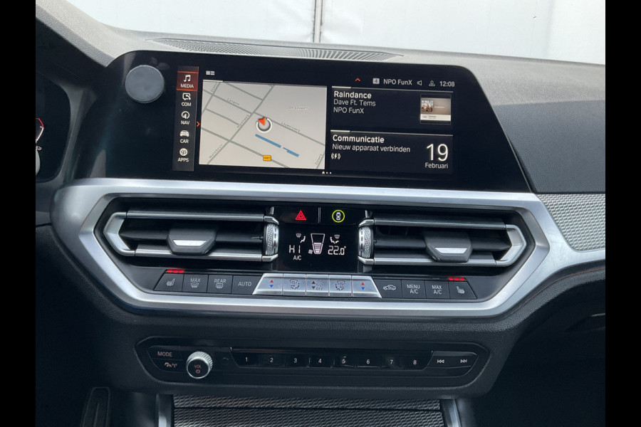 BMW 3-serie 320i Executive Edition M-Sport Automaat Pano 19 Inch Carplay NL-Auto Uitstraling!