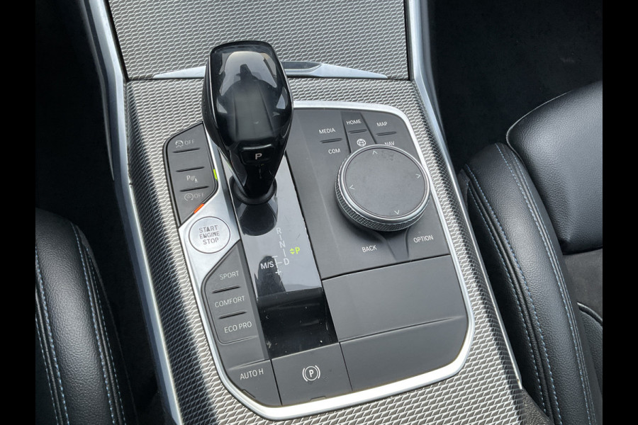 BMW 3-serie 320i Executive Edition M-Sport Automaat Pano 19 Inch Carplay NL-Auto Uitstraling!