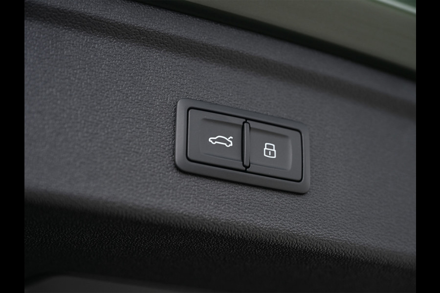 Audi A3 Sportback 45 TFSI e S edition 272pk Competition | Panoramadak | 5 jr garantie | Ambiance interieur | Active Cruise | Sonos Sound | S-Seats + Memory | Head-Up | Camera | Stoelverwarming | Keyless