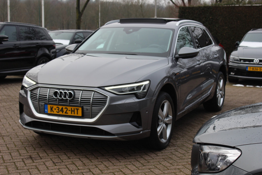 Audi e-tron 50 quattro Business edition Plus 71 kWh / SoH 92,9% / Panoramadak / Camera / Luchtvering / Intr.voorverwarming / Leder&Alcantara / 20'' / Navigatie / DAB / Stoelverwarming / ACC
