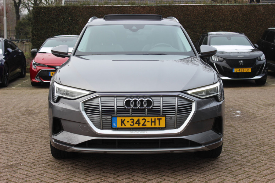 Audi e-tron 50 quattro Business edition Plus 71 kWh / SoH 92,9% / Panoramadak / Camera / Luchtvering / Intr.voorverwarming / Leder&Alcantara / 20'' / Navigatie / DAB / Stoelverwarming / ACC