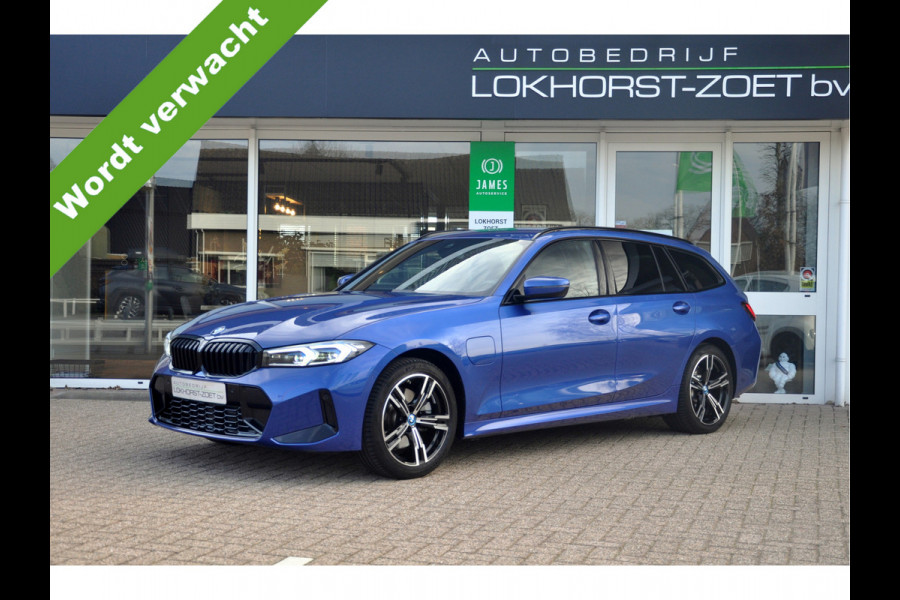 BMW 3 Serie Touring 330e | HUD | Trekhaak | Portimao Blue Metallic