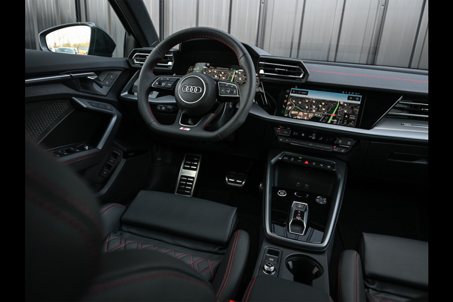 Audi A3 Sportback 45 TFSI e 272pk S edition Competition | Panoramadak | Ambiance interieur | Active Cruise | Sonos Sound | S-Seats + Memory | Head-Up | Camera | Stoelverwarming | Keyless