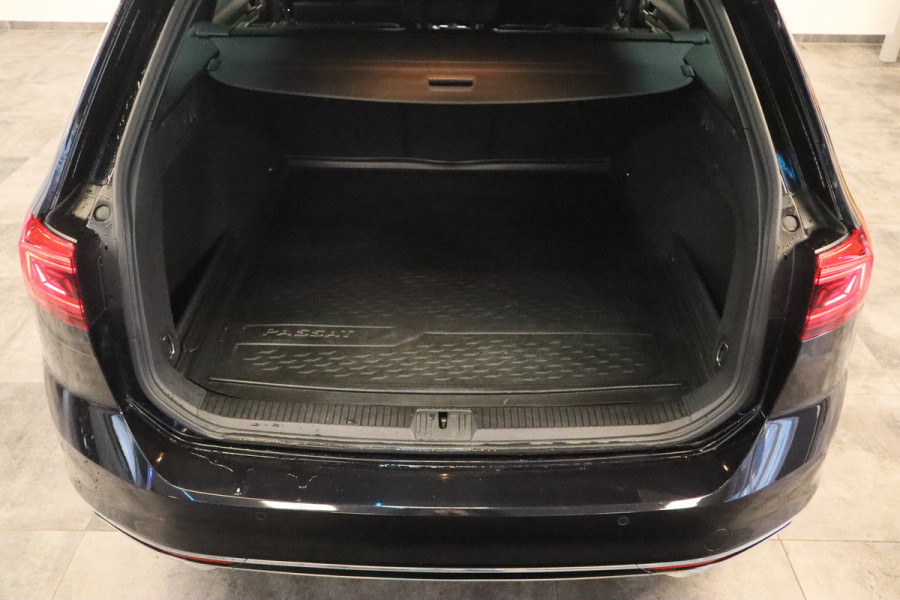 Volkswagen Passat Variant 1.5 TSI Elegance Business R IQ-led Navigatie Adaptive-Cruise