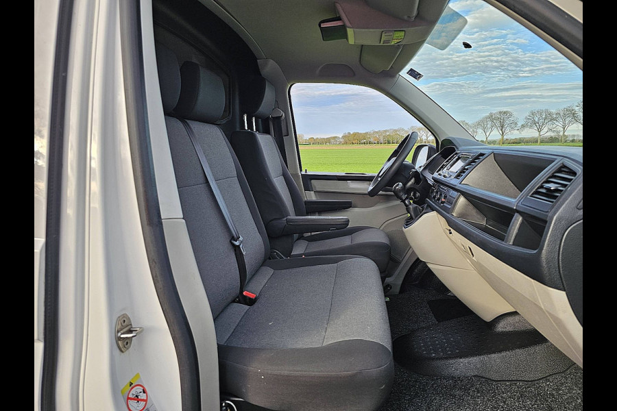 Volkswagen Transporter 2.0 TDI L2H1 Trekhaak Imperiaal Navi Airco Cruise
