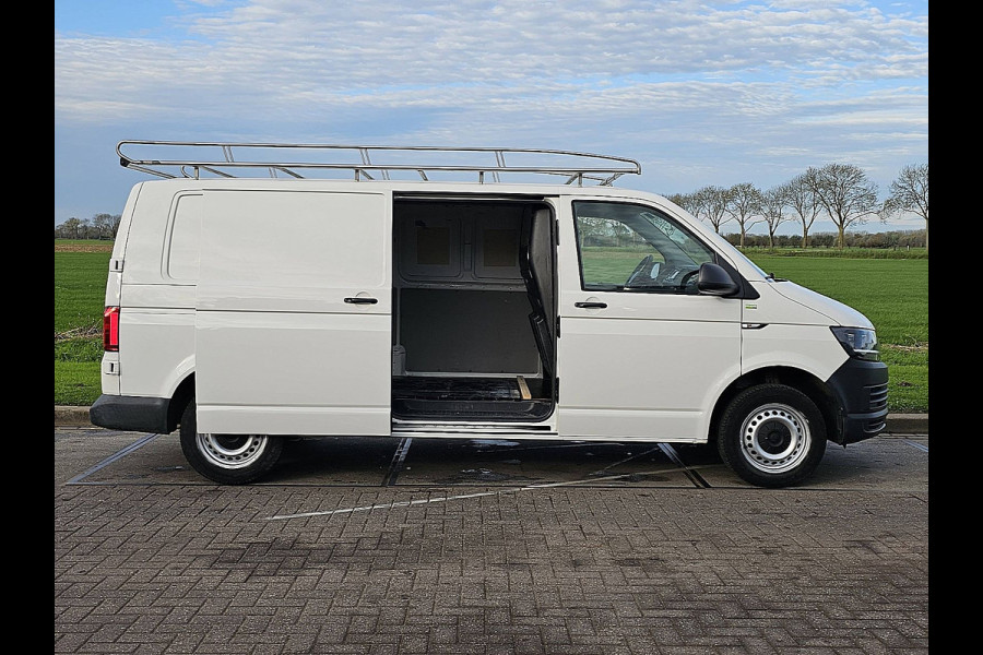 Volkswagen Transporter 2.0 TDI L2H1 Trekhaak Imperiaal Navi Airco Cruise