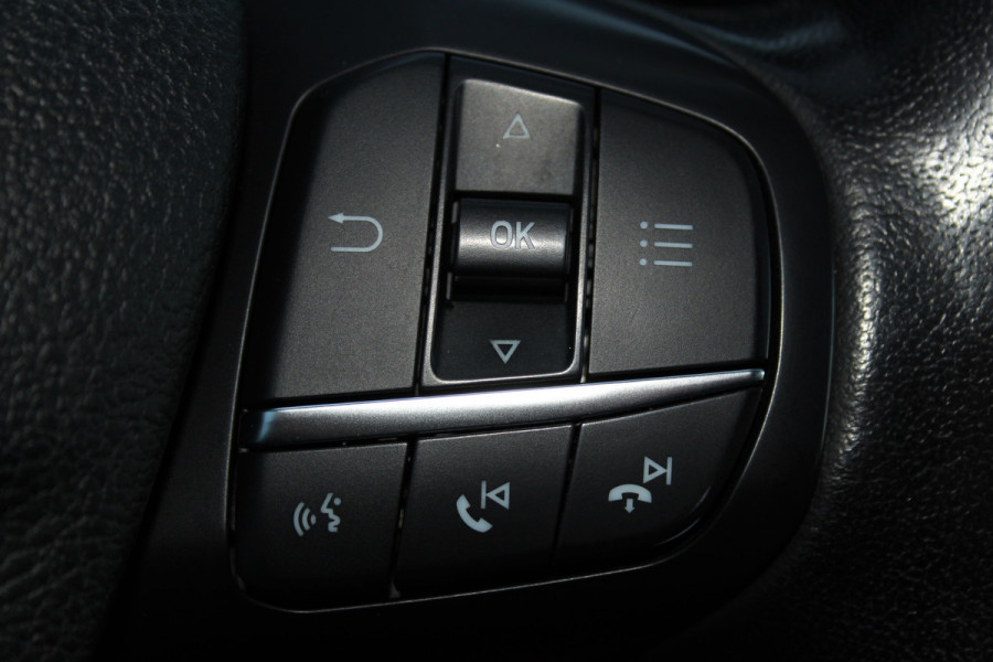 Ford Transit Custom 300 2.0-130pk TDCI L1H1 Trend Dubb. cabine. Trekgewicht 2.500kg ! Airco, stoel- spiegelverwarming, bijrijdersstoel, dubbele cabine, trekhaak, parkeersensoren v+a, navigatie, telefoonvoorb., metallic lak