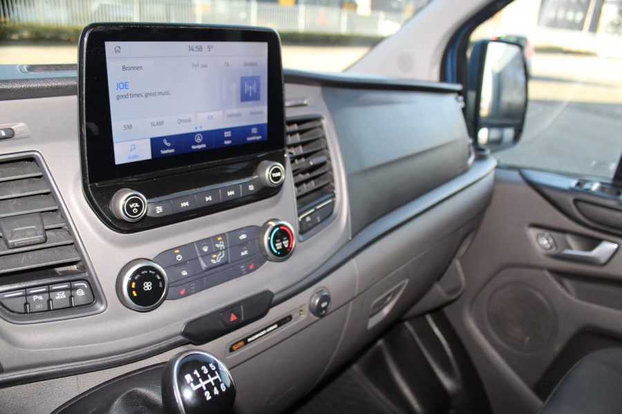 Ford Transit Custom 300 2.0-130pk TDCI L1H1 Trend Dubb. cabine. Trekgewicht 2.500kg ! Airco, stoel- spiegelverwarming, bijrijdersstoel, dubbele cabine, trekhaak, parkeersensoren v+a, navigatie, telefoonvoorb., metallic lak