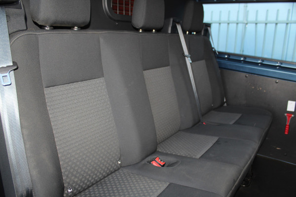 Ford Transit Custom 300 2.0-130pk TDCI L1H1 Trend Dubb. cabine. Trekgewicht 2.500kg ! Airco, stoel- spiegelverwarming, bijrijdersstoel, dubbele cabine, trekhaak, parkeersensoren v+a, navigatie, telefoonvoorb., metallic lak