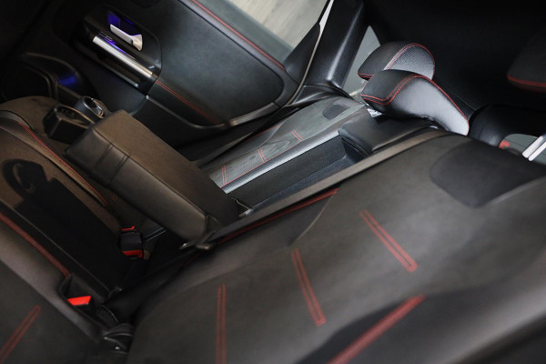 Mercedes-Benz B-Klasse 200 AMG Pakket / Aut / 163 PK / Open Panoramadak / Cruise Control / Navi / Ecc / Elek Pakket / Led / Pdc