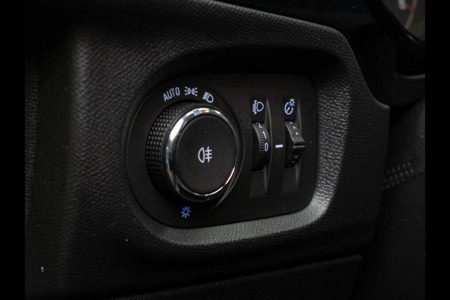 Opel Corsa 1.2 Edition Sport (APPLE CARPLAY,NAVI,CAMERA,CRUISE,LANE ASSIST,LED,SPORTSTOELEN,LM VELGEN,NETTE STAAT)