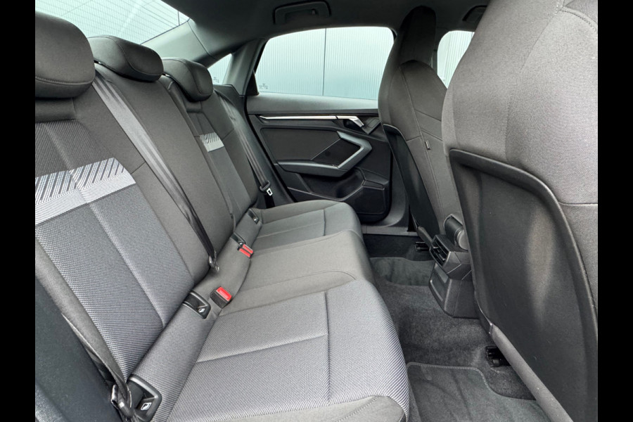 Audi A3 Limousine 30 TFSI Advanced edition * Navigatie * Parkeersensoren * Sportstoelen * Cruise Control *