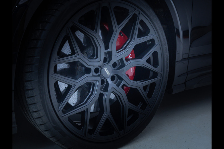 Audi RS Q8 RSQ8 4.0 V8 Urban Dynamic 800 PK / 1000 Nm Quattro | Keramisch | 24" Vossen | Akrapovic Titanium compleet | Panoramadak, Standkachel, Softclose, Stoelverw. & Ventilatie, Elec. trekhaak, B&O, 4 WST