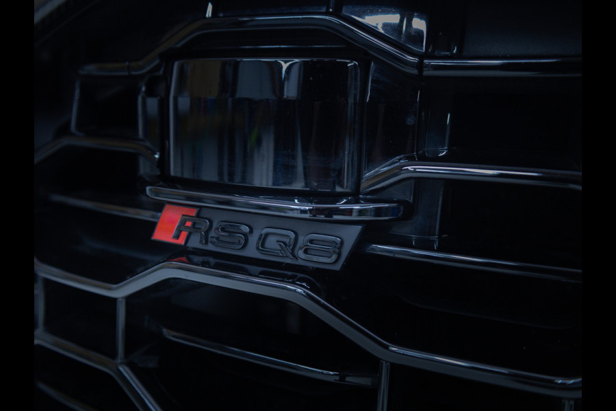 Audi RS Q8 RSQ8 4.0 V8 Urban Dynamic 800 PK / 1000 Nm Quattro | Keramisch | 24" Vossen | Akrapovic Titanium compleet | Panoramadak, Standkachel, Softclose, Stoelverw. & Ventilatie, Elec. trekhaak, B&O, 4 WST