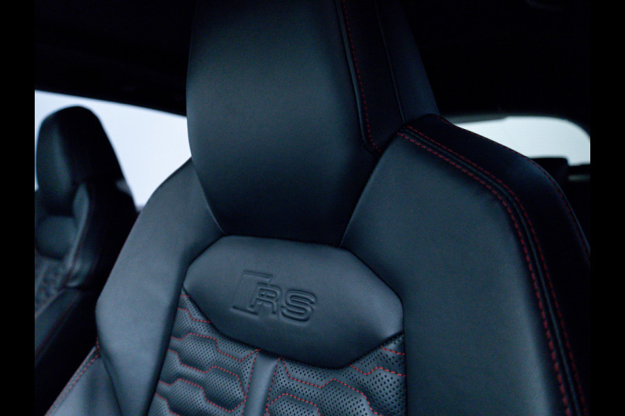 Audi RS Q8 RSQ8 4.0 V8 Urban Dynamic 800 PK / 1000 Nm Quattro | Keramisch | 24" Vossen | Akrapovic Titanium compleet | Panoramadak, Standkachel, Softclose, Stoelverw. & Ventilatie, Elec. trekhaak, B&O, 4 WST