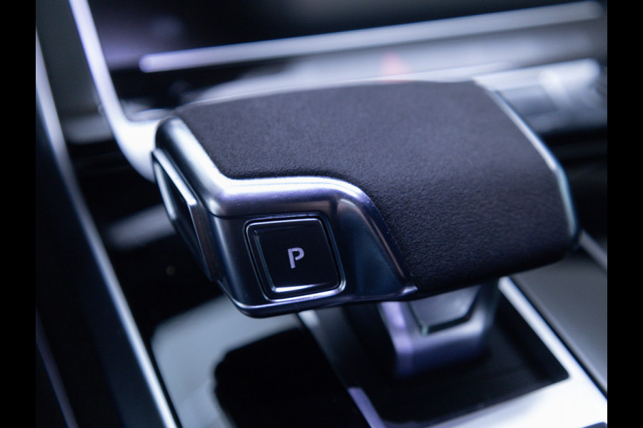 Audi RS Q8 RSQ8 4.0 V8 Urban Dynamic 800 PK / 1000 Nm Quattro | Keramisch | 24" Vossen | Akrapovic Titanium compleet | Panoramadak, Standkachel, Softclose, Stoelverw. & Ventilatie, Elec. trekhaak, B&O, 4 WST