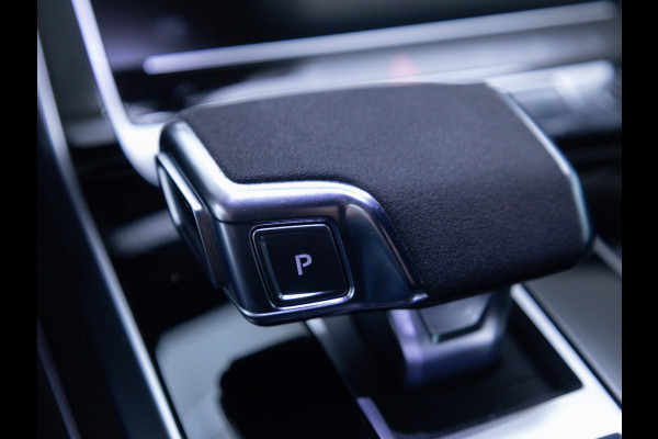 Audi RS Q8 RSQ8 4.0 V8 Urban Dynamic 800 PK / 1000 Nm Quattro | Keramisch | 24" Vossen | Akrapovic Titanium compleet | Panoramadak, Standkachel, Softclose, Stoelverw. & Ventilatie, Elec. trekhaak, B&O, 4 WST